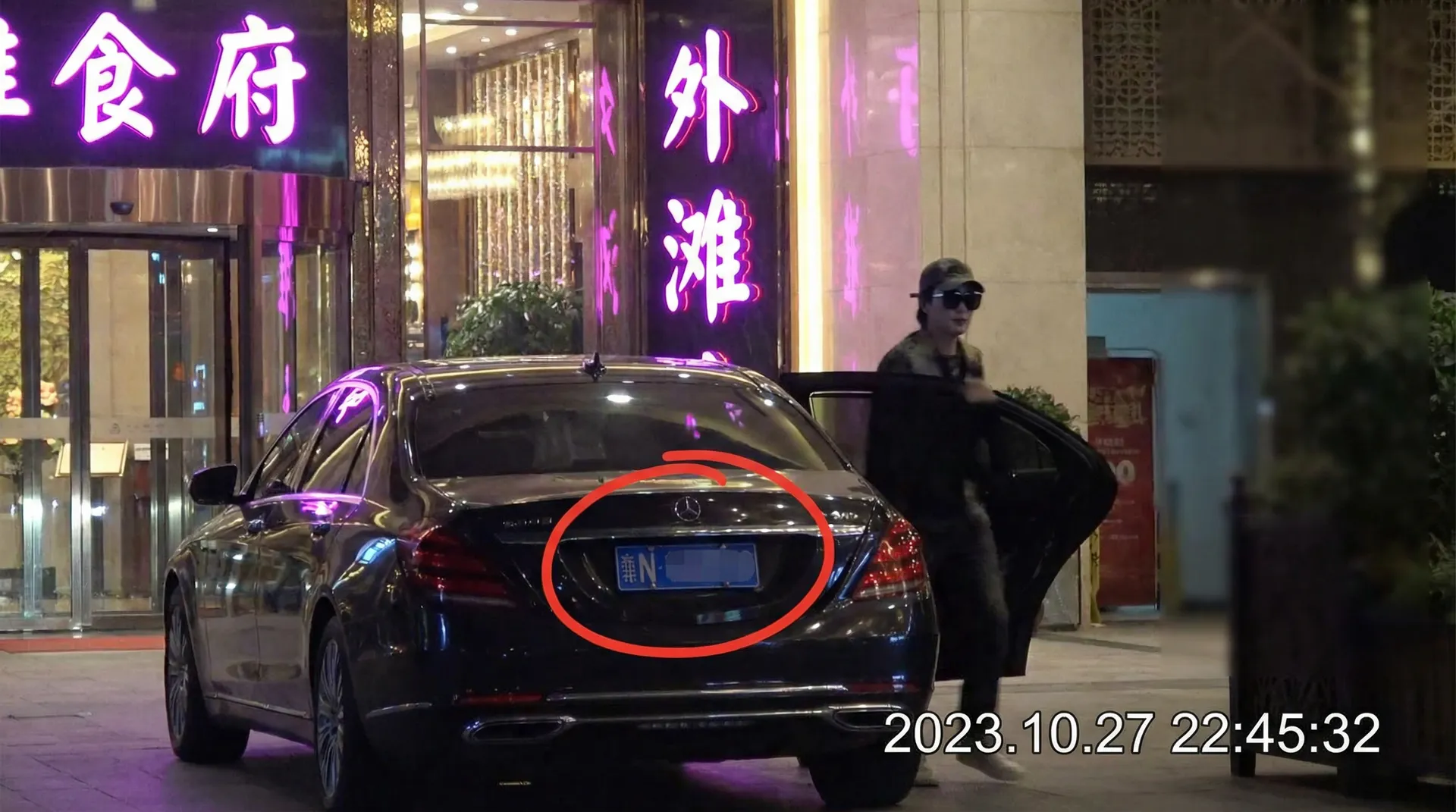 17c.ccc 一起草_17c.ccc 一起草视频免费观看~网红爆料17c.ccc 一起草交流社区 - 豪车餐厅外被拍